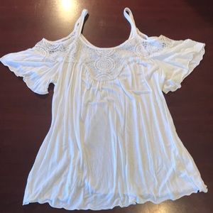 Cold shoulder with lace